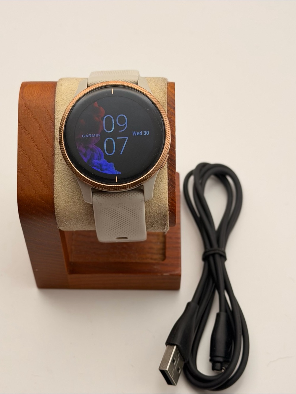 Garmin Venu, Charger included